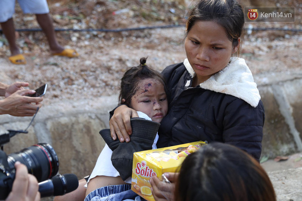 Ảnh: Xót xa những gương mặt trẻ thơ còn hằn nguyên nỗi sợ hãi sau vụ sạt lở đất kinh hoàng ở Trà Leng-2