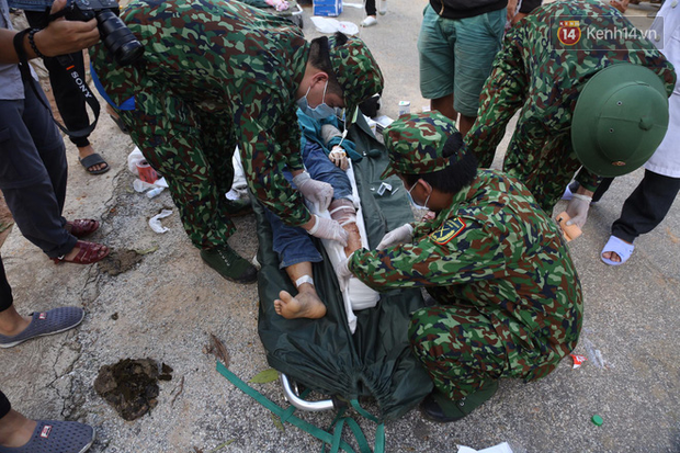 Ảnh: Xót xa những gương mặt trẻ thơ còn hằn nguyên nỗi sợ hãi sau vụ sạt lở đất kinh hoàng ở Trà Leng-7