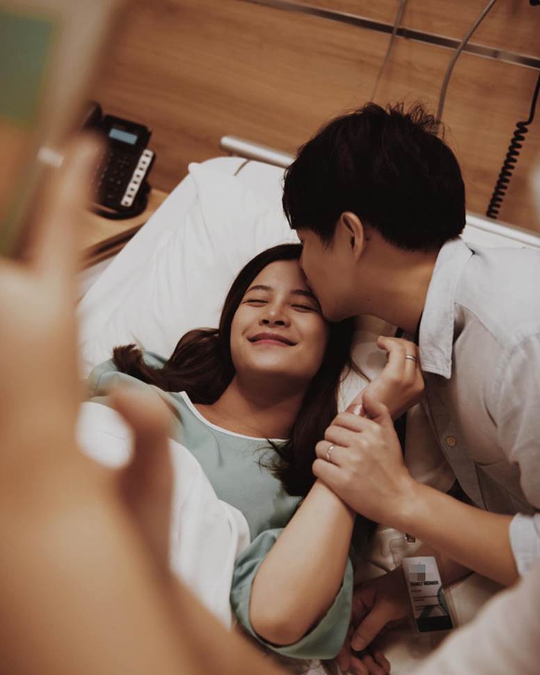 Đông Nhi tung trọn khoảnh khắc sinh nở bên Ông Cao Thắng, viết tâm thư hé lộ điều hối tiếc không thể thực hiện khi con chào đời!-1