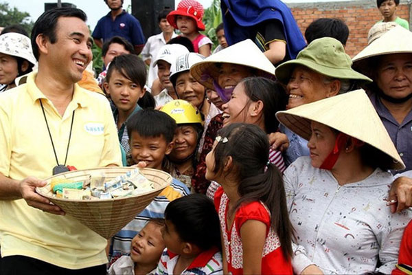 Con gái MC Quyền Linh gây xúc động với lời dặn dò gửi bố đang cứu trợ ở miền Trung-8