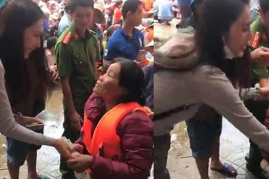 Xúc động trước khoảnh khắc Thủy Tiên vội vàng dúi thêm tiền vào tay người phụ nữ nghèo