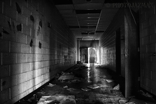 5 câu chuyện học đường ghê rợn tại Nhật Bản: Phím đàn máu, cô gái trong toilet và những cây anh đào lớn lên từ xác chết-1