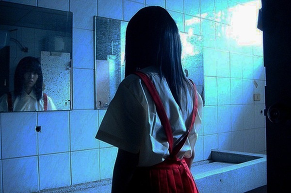 5 câu chuyện học đường ghê rợn tại Nhật Bản: Phím đàn máu, cô gái trong toilet và những cây anh đào lớn lên từ xác chết-3