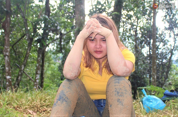 Tang thương bao trùm xóm nhỏ nơi vụ sạt lở khiến cả làng bị vùi lấp: Mẹ mua sữa về, con ở đâu rồi...?-2