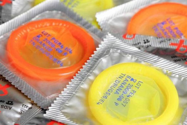 Ngoài người đàn ông chỉ lên chứ không xuống suốt 30 giờ, còn có hàng tá tai nạn do dùng tiên dược” phòng the khiến BS khóc thét-6