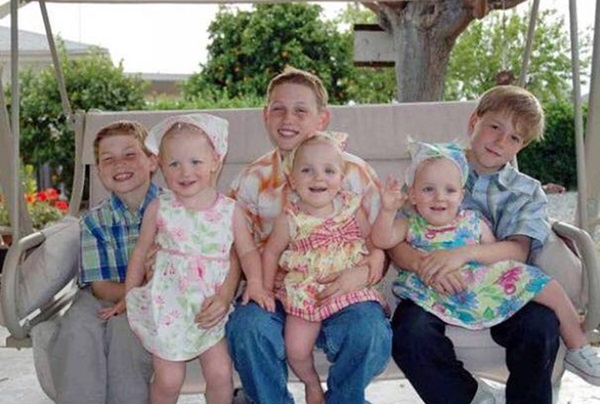 Ca sinh ba đặc biệt có 2 bé dính liền, chào đời với cân nặng chưa đầy 1kg đã bị mẹ bỏ rơi và 16 năm sau nhìn lại ai cũng mỉm cười-7