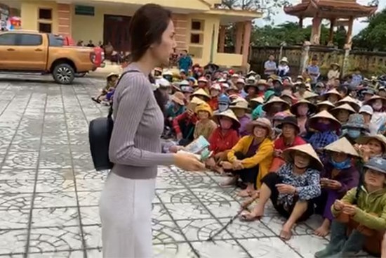 UBND huyện xác nhận có vụ việc người dân bị thu lại tiền được Thủy Tiên hỗ trợ