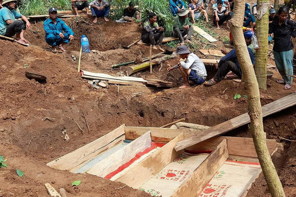 Dùng chó nghiệp vụ, flycam tìm kiếm, phát hiện thi thể trẻ em ở Trà Leng-3