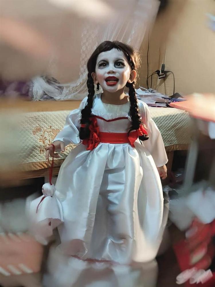 Cậu bé khiến dân tình khóc thét khi hóa trang Annabelle, xem ảnh trước trang điểm quá khác biệt!-4