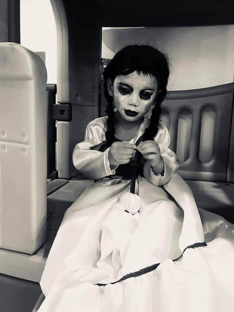 Cậu bé khiến dân tình khóc thét khi hóa trang Annabelle, xem ảnh trước trang điểm quá khác biệt!-5