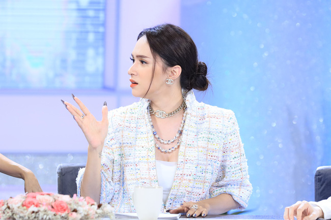 Làn sóng tẩy chay Hương Giang ngày càng dữ dội, khán giả tấn công show Chị em chúng mình, đòi thay người vì không thích nghe đạo lý-1