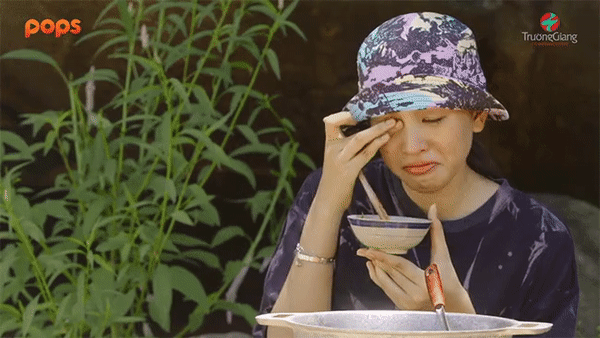 Trường Giang khiến Hoa hậu Tiểu Vy phải ăn cơm chan nước mắt, xem xong ai cũng thương cô bé tội nghiệp-2