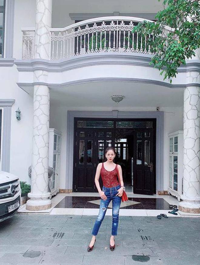 Choáng với biệt thự triệu đô, loạt siêu xe tiền tỷ của nữ hoàng Bolero Lệ Quyên-1