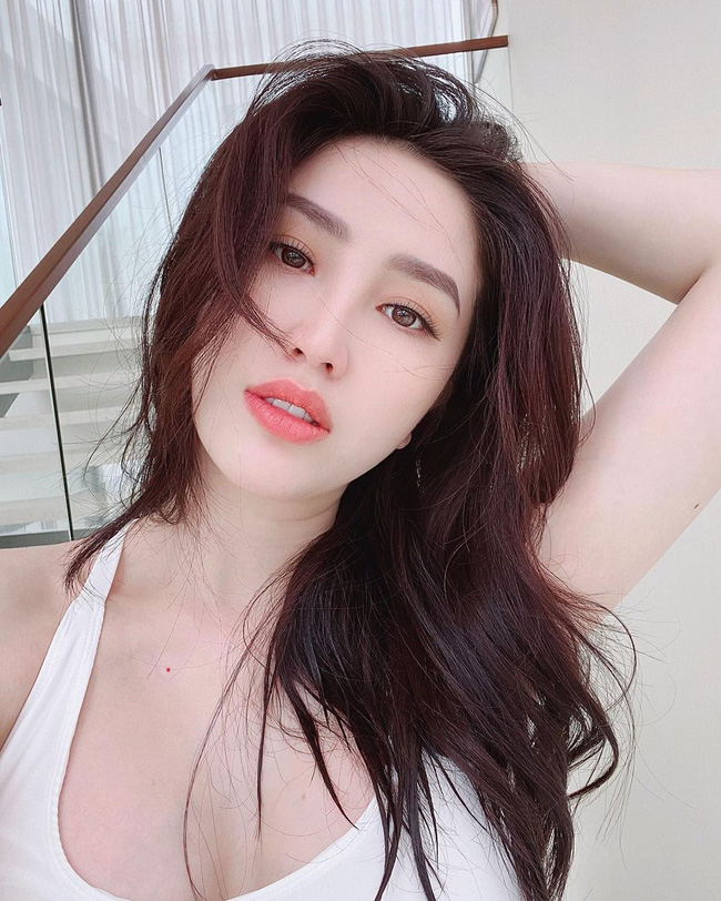 4 chiêu biến tóc từ rụng rơi lả tả thành đua nhau mọc của sao Việt: Cách nào cũng rẻ bèo, cực dễ học theo-4