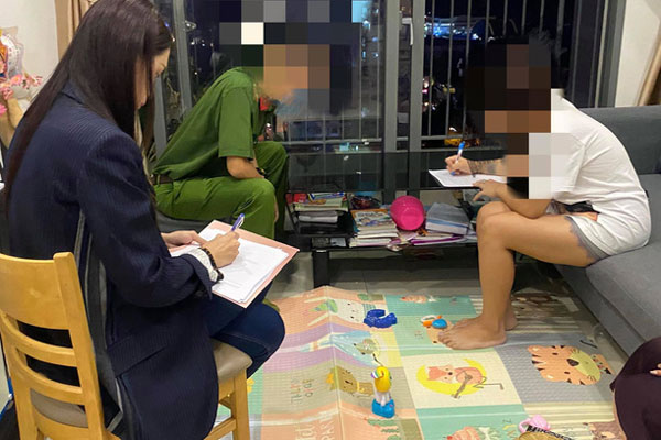 Vì 1 thế giới hoà bình: Hương Giang ôm nồng thắm và trở thành Best Friend” với antifan sau 17 phút đối chất!-5