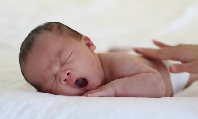 Trẻ có 3 biểu hiện này rất có thể bị chậm phát triển, bố mẹ đừng vội nghĩ con ngoan kẻo hối hận-3