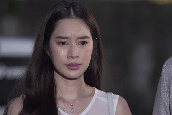 Mua bộ đồ ngủ gợi cảm để đổi gió với chồng, nào ngờ đêm về anh say khướt, gọi tên người con gái khác nhưng nhận ra tôi như chết lặng-1