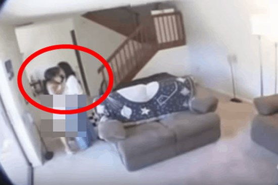 Nghi ngờ nữ giúp việc ăn cắp, người chồng lắp camera theo dõi trong nhà nhưng lại phát hiện bí mật ngoài sức tưởng tượng mà vợ che giấu bấy lâu
