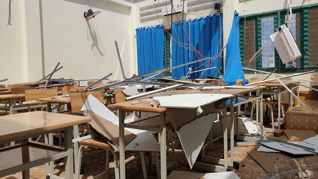 Giông lốc giật phăng mái trường học ở TP.HCM-6