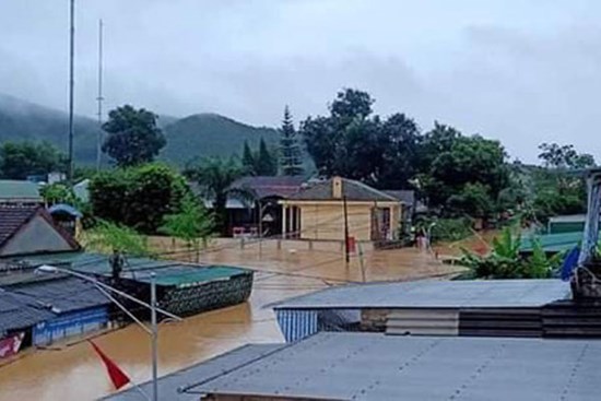 Rơi xuống bể phốt của gia đình đang xây dựng dở, bé gái khuyết tật 8 tuổi tử vong thương tâm