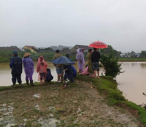 3 ngày ròng rã cạn nước mắt chờ tin 2 em trai mất tích giữa dòng lũ dữ: Về nhà đi em, ở đây nước lạnh lắm-2