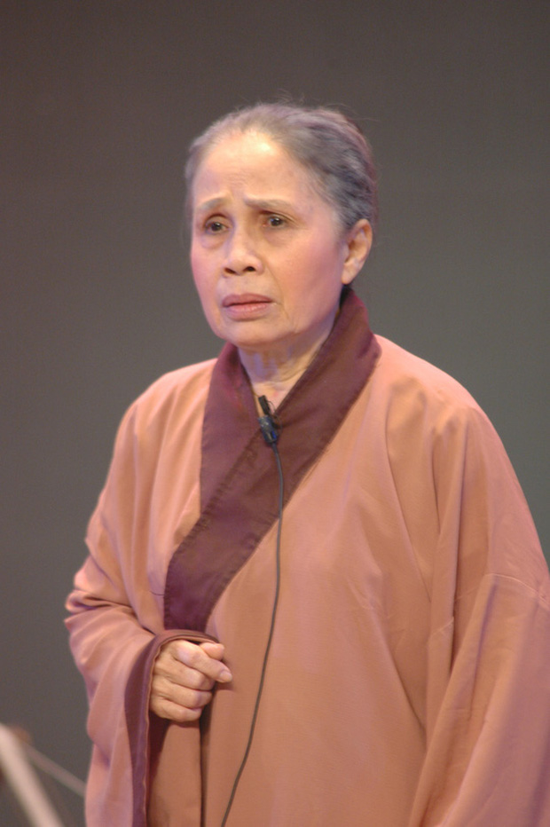 6 vai diễn để đời của nghệ sĩ Ánh Hoa: Từ Mùa Len Trâu tới Cổng Mặt Trời, nhìn đâu cũng nhớ người mẹ tần tảo của màn ảnh Việt-2