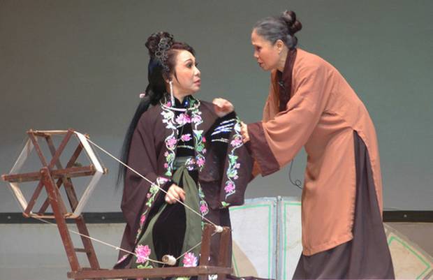 6 vai diễn để đời của nghệ sĩ Ánh Hoa: Từ Mùa Len Trâu tới Cổng Mặt Trời, nhìn đâu cũng nhớ người mẹ tần tảo của màn ảnh Việt-3