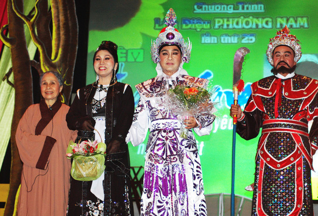 6 vai diễn để đời của nghệ sĩ Ánh Hoa: Từ Mùa Len Trâu tới Cổng Mặt Trời, nhìn đâu cũng nhớ người mẹ tần tảo của màn ảnh Việt-4