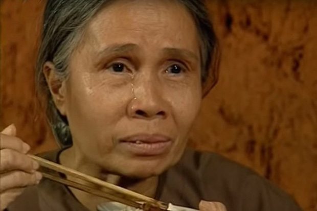 6 vai diễn để đời của nghệ sĩ Ánh Hoa: Từ Mùa Len Trâu tới Cổng Mặt Trời, nhìn đâu cũng nhớ người mẹ tần tảo của màn ảnh Việt-8