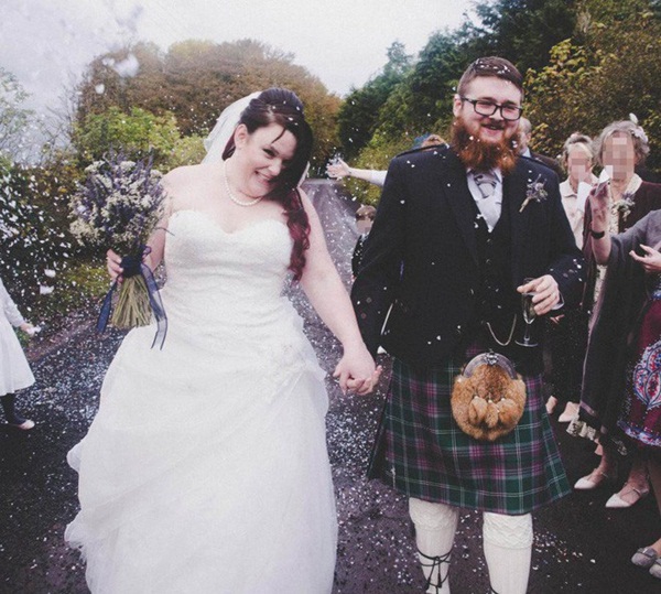 Chi hơn trăm triệu đồng cưới trai trẻ, mới được 13 ngày, người phụ nữ chết lặng khi biết sự thật ớn lạnh về chồng rồi muốn ly dị lập tức-1