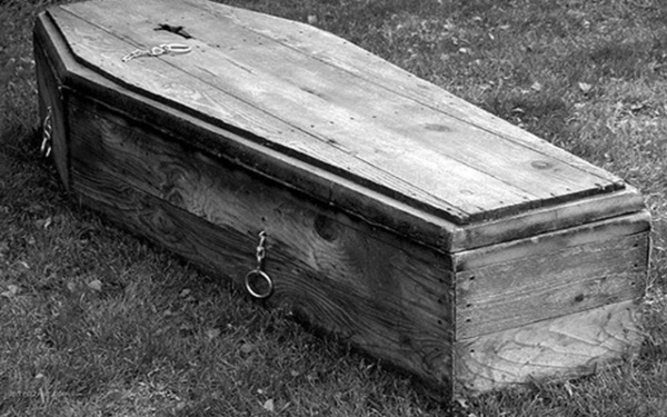 Rùng mình cụ bà bật dậy từ quan tài sau 6 ngày tưởng như đã chết, hành động đầu tiên còn gây bất ngờ hơn-2