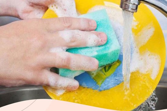 Đây là vật dụng được chứng minh bẩn hơn cả bồn cầu, các bà nội trợ cần vệ sinh đúng cách kẻo 