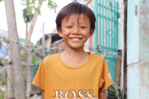 Chồng tâm thần, người mẹ ôm 4 đứa con nhem nhuốc trong căn nhà tốc mái sau bão số 9: Nhà mất rồi, mấy đứa nhỏ biết ngủ ở đâu-12