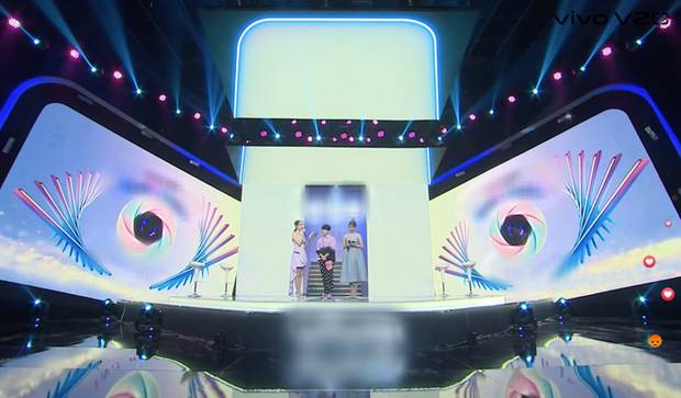 Netizen khủng bố” sự kiện livestream khi Hương Giang làm MC: 30 phút quay toàn Thuý Ngân, zoom rõ nàng Hậu chỉ 2 lần và thả giận dữ” liên tục-1