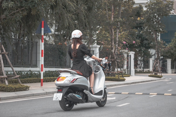 Yamaha Grande chinh phục các cô nàng công sở-4