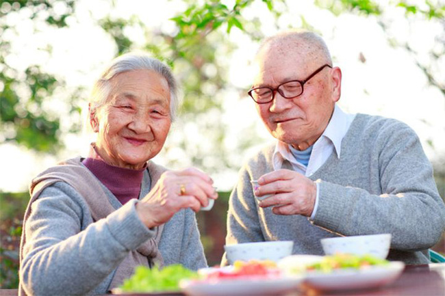 Bất kể nam hay nữ, sau 50 tuổi cơ thể vẫn giữ được 1 mềm 2 thông thì phần lớn là sống thọ-1
