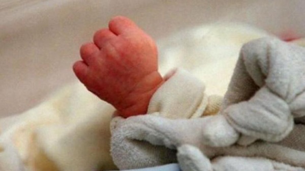 Để chứng tỏ khả năng dự đoán giới tính thai nhi chuẩn, bác sĩ thẳng tay làm một việc không ai ngờ, khiến đứa trẻ vừa chào đời mất mạng-1