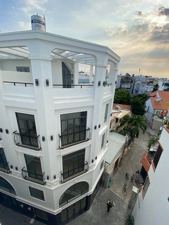 Góc vườn xanh mướt bên trong biệt thự của Trịnh Tú Trung-2