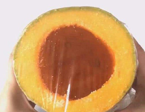 Mua quả bí đỏ to nhưng ăn không hết, sát thứ này lên để cả tháng không hỏng-3