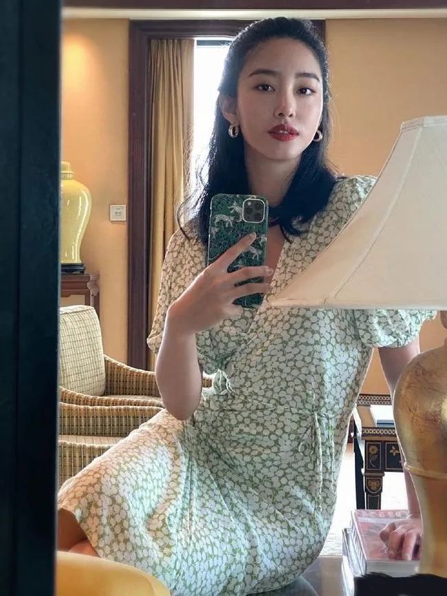 4 mẫu váy được yêu thích nhất dịp Thu Đông: Che dáng cực khéo mà vẫn max sành điệu-5