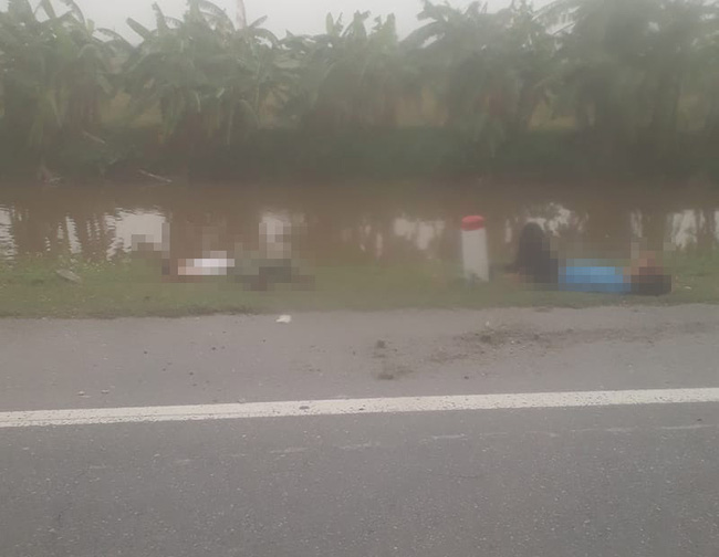 Kinh hoàng vụ tai nạn giao thông khiến 3 người thương vong, trong đó có 1 người văng xuống lòng sông cùng chiếc xe máy-1