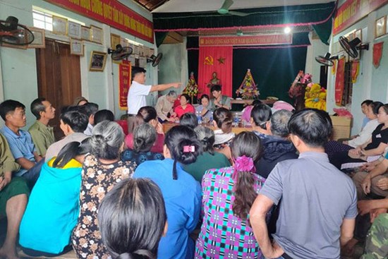 Đánh trưởng thôn nhập viện vì nghi ngờ “kê thiếu danh sách nhận quà” của Thủy Tiên