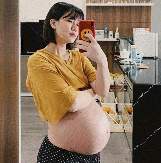 Bà xã MC Trần Ngọc khoe bụng bầu cỡ đại nhưng khi nhìn lên mặt thì ai cũng giật mình vì 1 điều-1