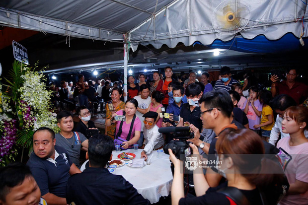 Đám tang nghệ sĩ Ánh Hoa: Hiếu Hiền bật khóc, Ngọc Lan và dàn sao Việt lặng người trước linh cữu của đồng nghiệp-9