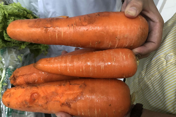 Phụ huynh TP.HCM vây trường trong đêm vì suất ăn của trẻ-2