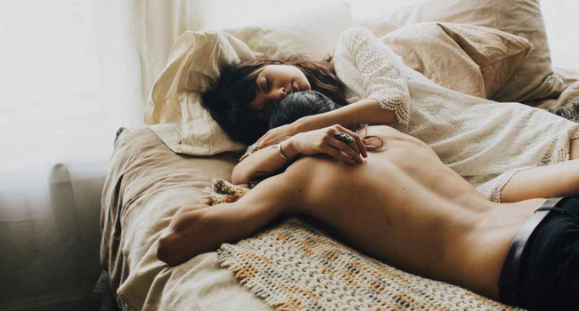 Khi lên giường đàn ông có 4 vùng cấm” mà phụ nữ đừng dại dột khuấy động, nếu không muốn anh ấy tái mặt sập cửa bỏ đi ngay lập tức-1