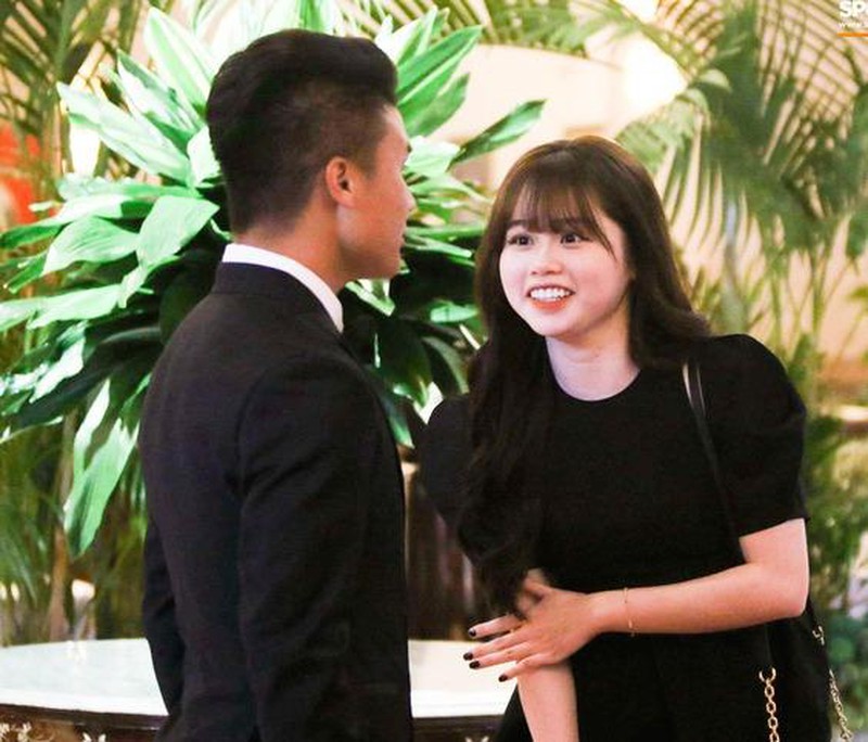 Hành trình yêu 6 tháng của Quang Hải và bạn gái: Từ cặp đôi đạp lên dư luận để bên nhau đến cái kết lãng xẹt từ bài tố người thứ ba dậy sóng MXH-9