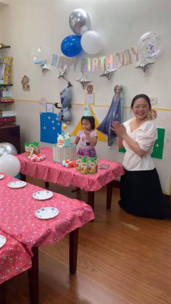 Phan Như Thảo tiếp tục bị chê vừa béo vừa già, như hai bà cháu khi ngồi cạnh con gái và đây là lời đáp trả của siêu mẫu một thời-1