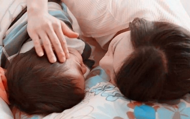 Diễn viên nổi tiếng đợi con trai 12 tuổi mới cho cai sữa, 15 tuổi vẫn để con ngủ chung với mẹ-2