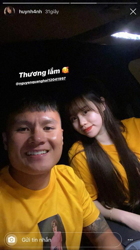 Mới tháng trước, Huỳnh Anh khoe dép đôi trên xe Mercedes mà nay đã bị tố cắm sừng Quang Hải?-2